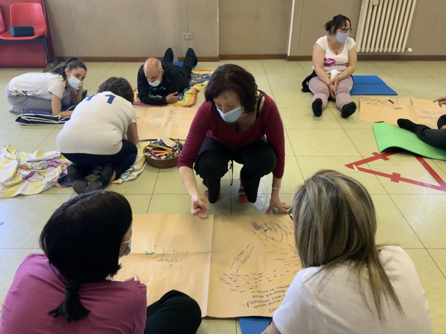 Gruppo di danzamovimentoterapia in psichiatria i danzinventori
