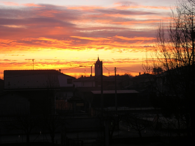 Loranze' - alba - 

galleria foto per i luoghi della formazione Windhorse:
https://www.flickr.com/photos/145269015@N06/sets/72157675873755800/