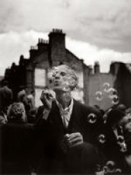 La vita in un istante. Psicologia della fotografia del tempo che fugge.
